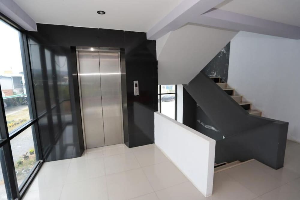 C Tower Hotel 23/43