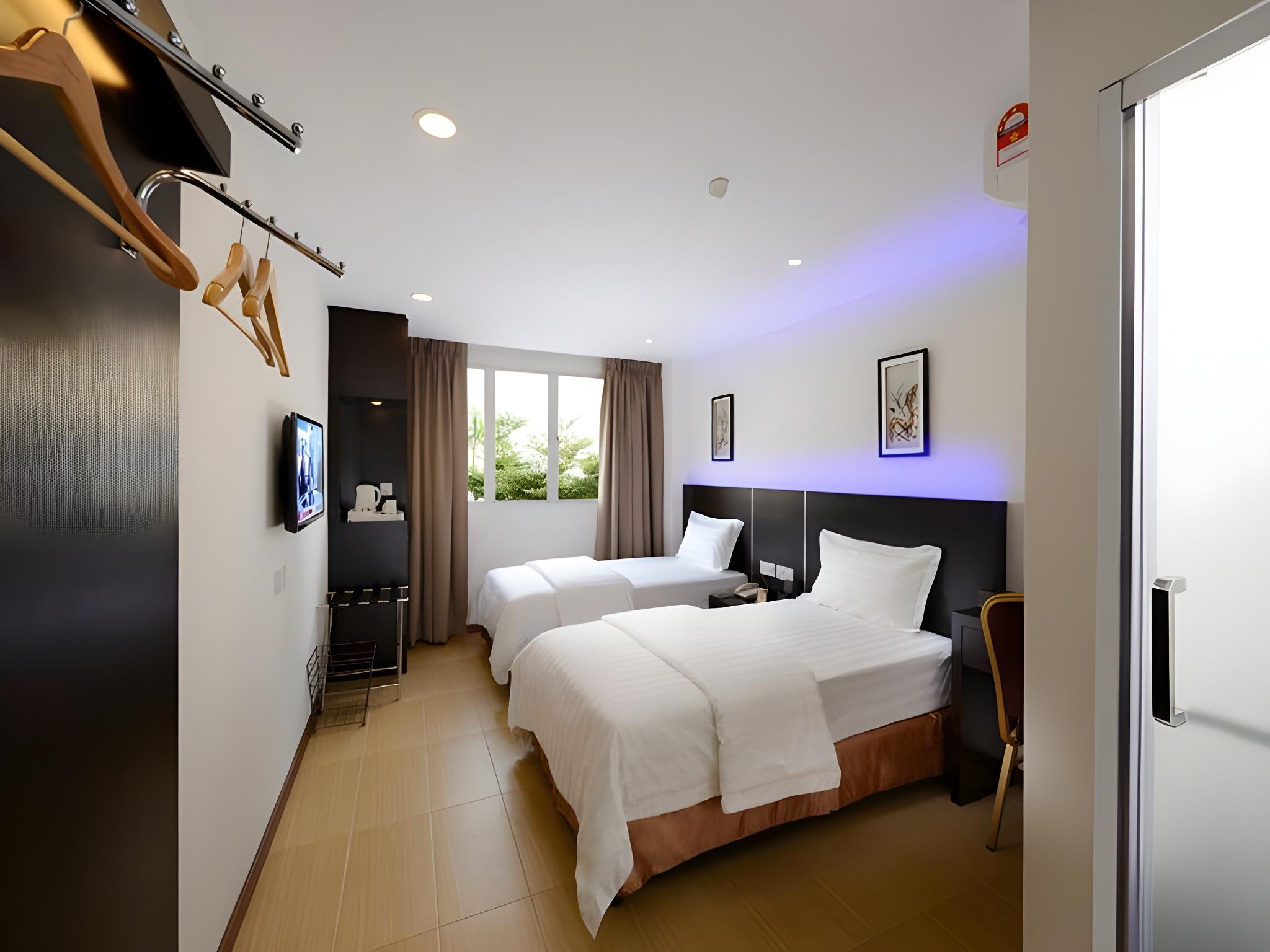 DELUXE, TWIN BEDS