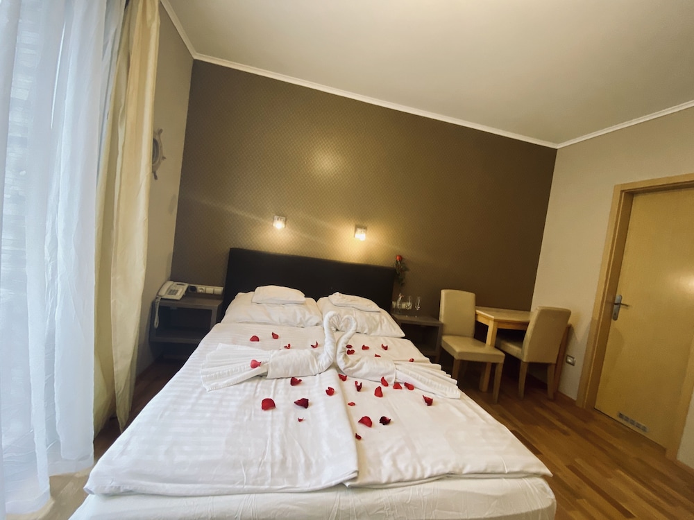 غرفة قياسية بسرير مزدوج، Royal Mediterran Hotel 2/5