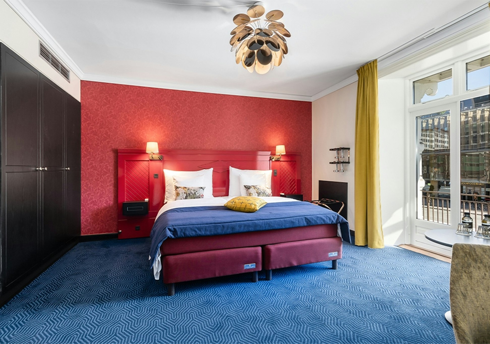 SUPERIOR, QUEEN BED