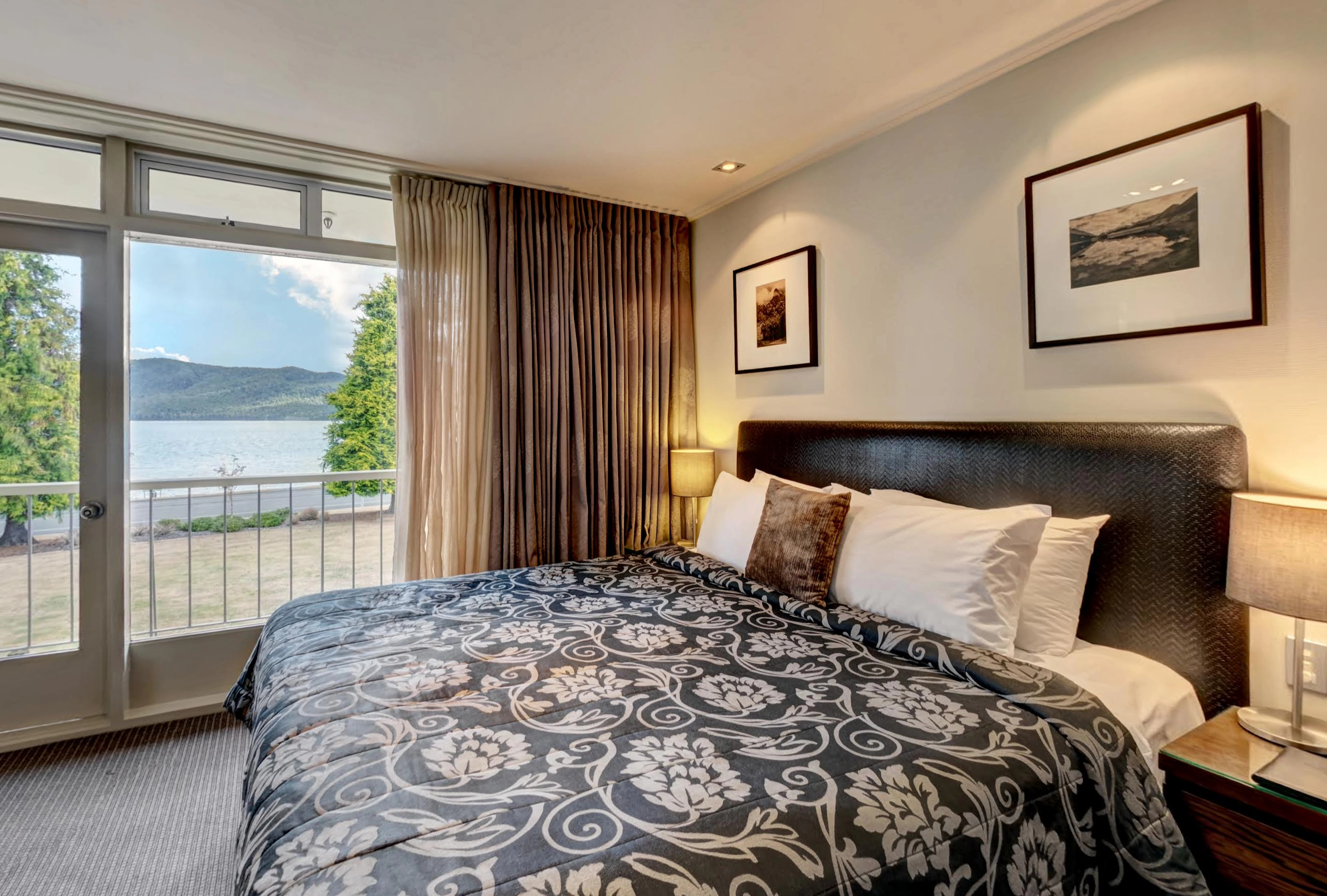 Deluxe Lakeview Suite
