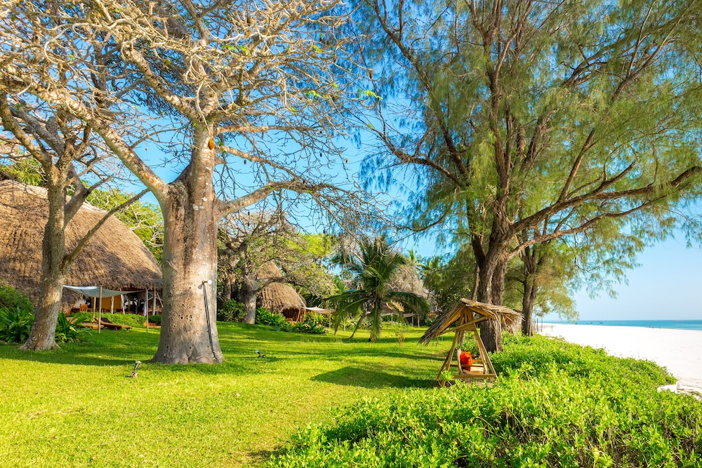 Nomad Beach Resort 67/76