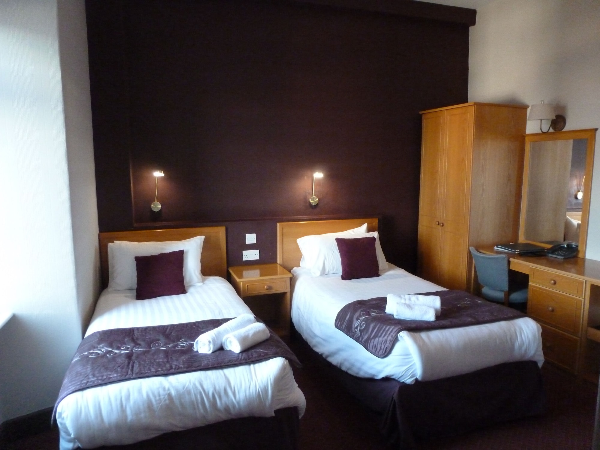 Classic, Twin Beds