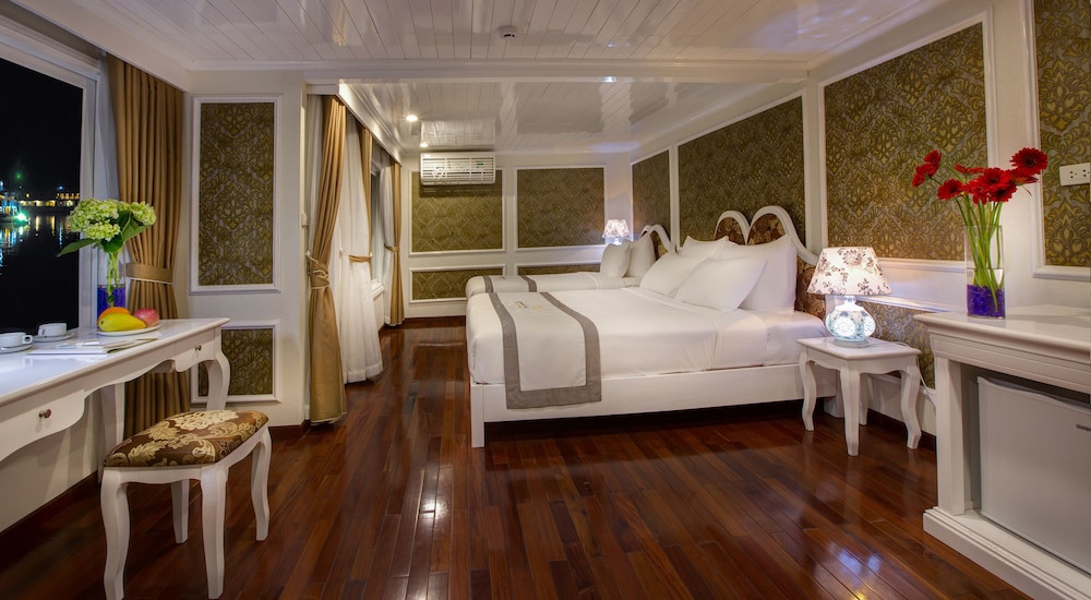 Signature Royal Halong Cruise 10/36