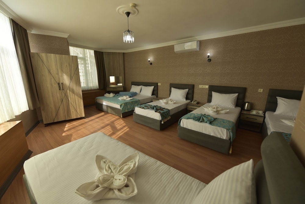 THE LUXX BOUTIQUE HOTEL 44/53