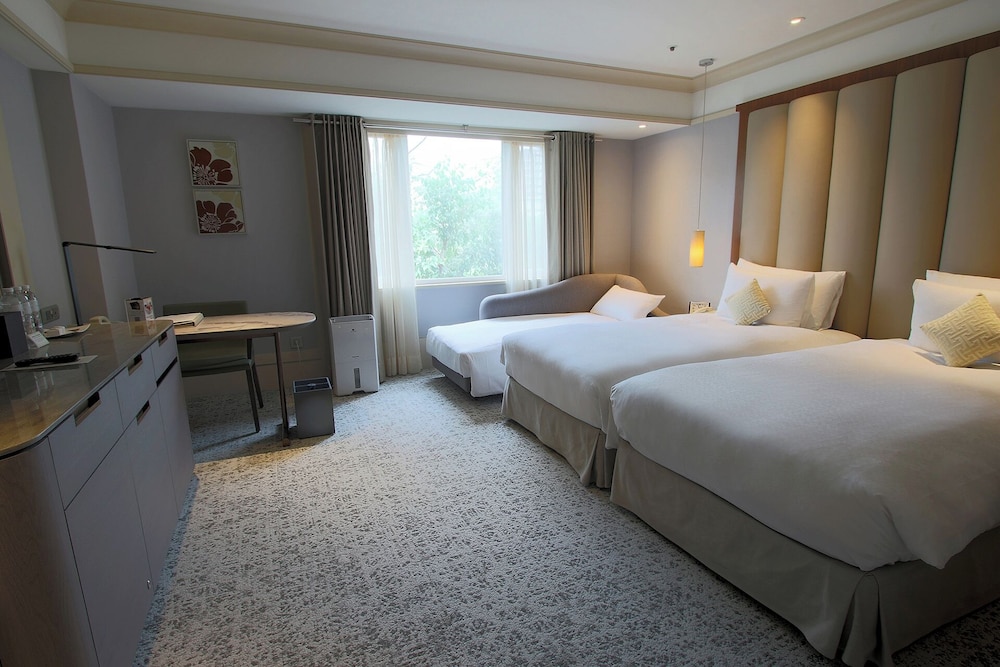 Royal, Vip, Premier, Triple, Twin Beds, Sofa, Living Area