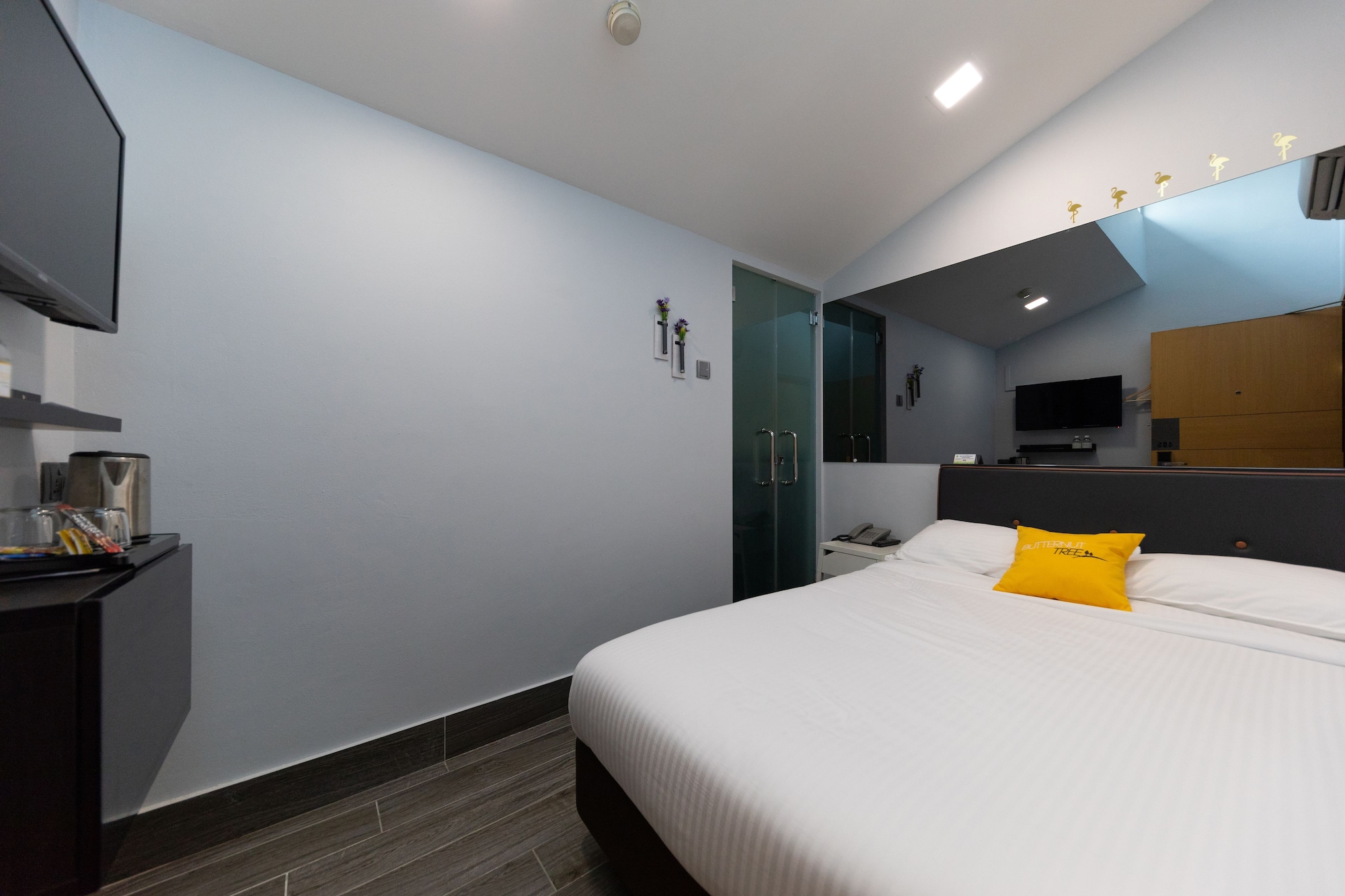 Skylight, Queen Bed