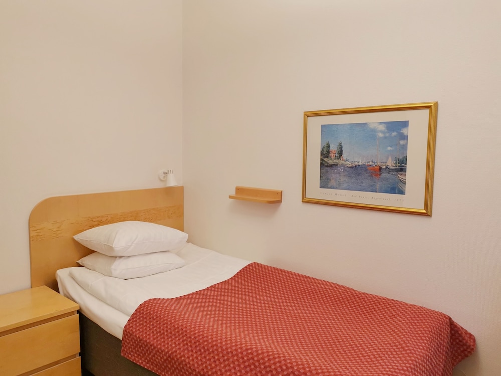 ROOM, SINGLE