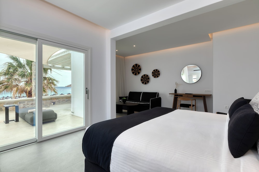 1 Bedroom, Luxury, Suite, Queen Bed, Beach Front, Sea View