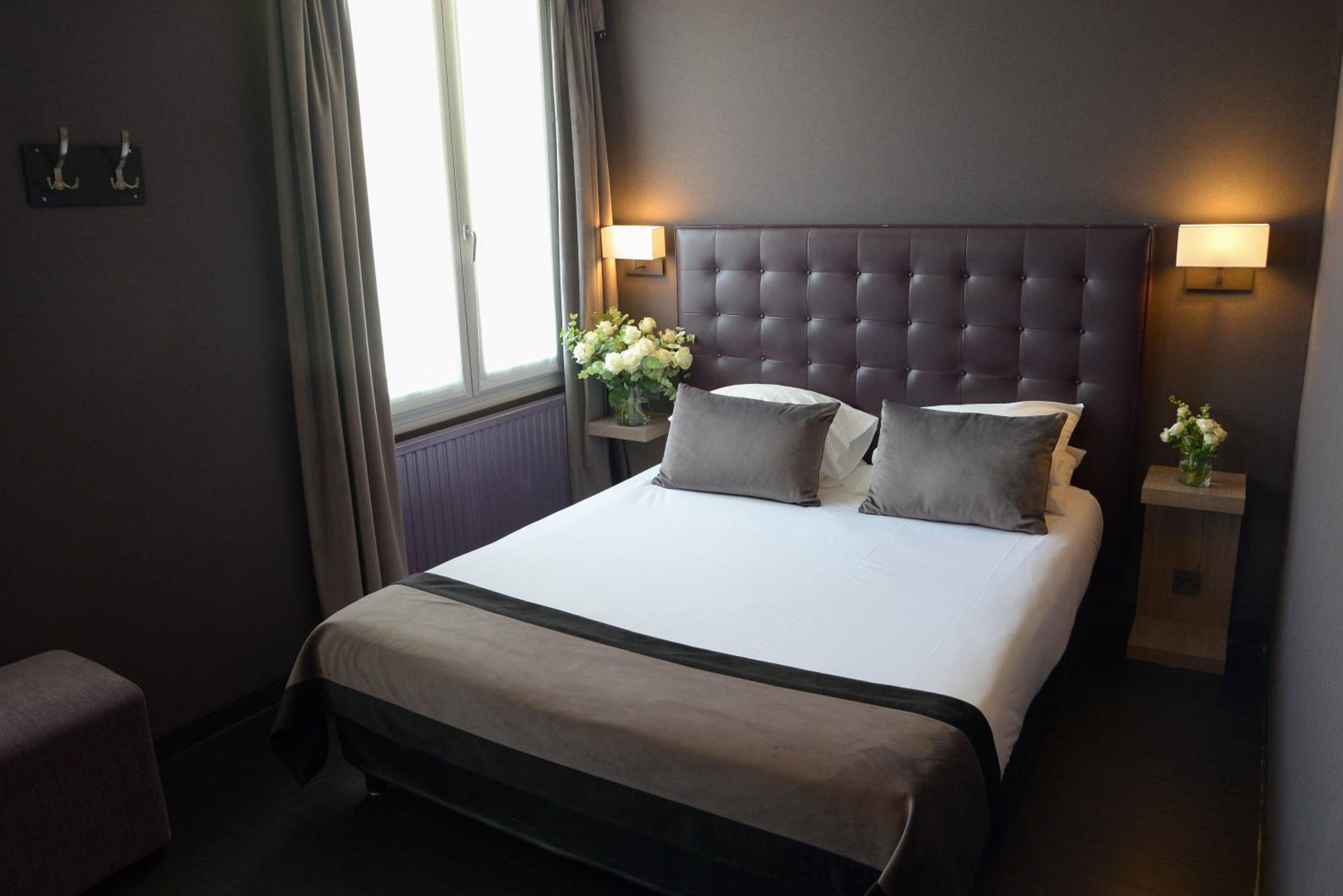 Adjoining, Double Bed
