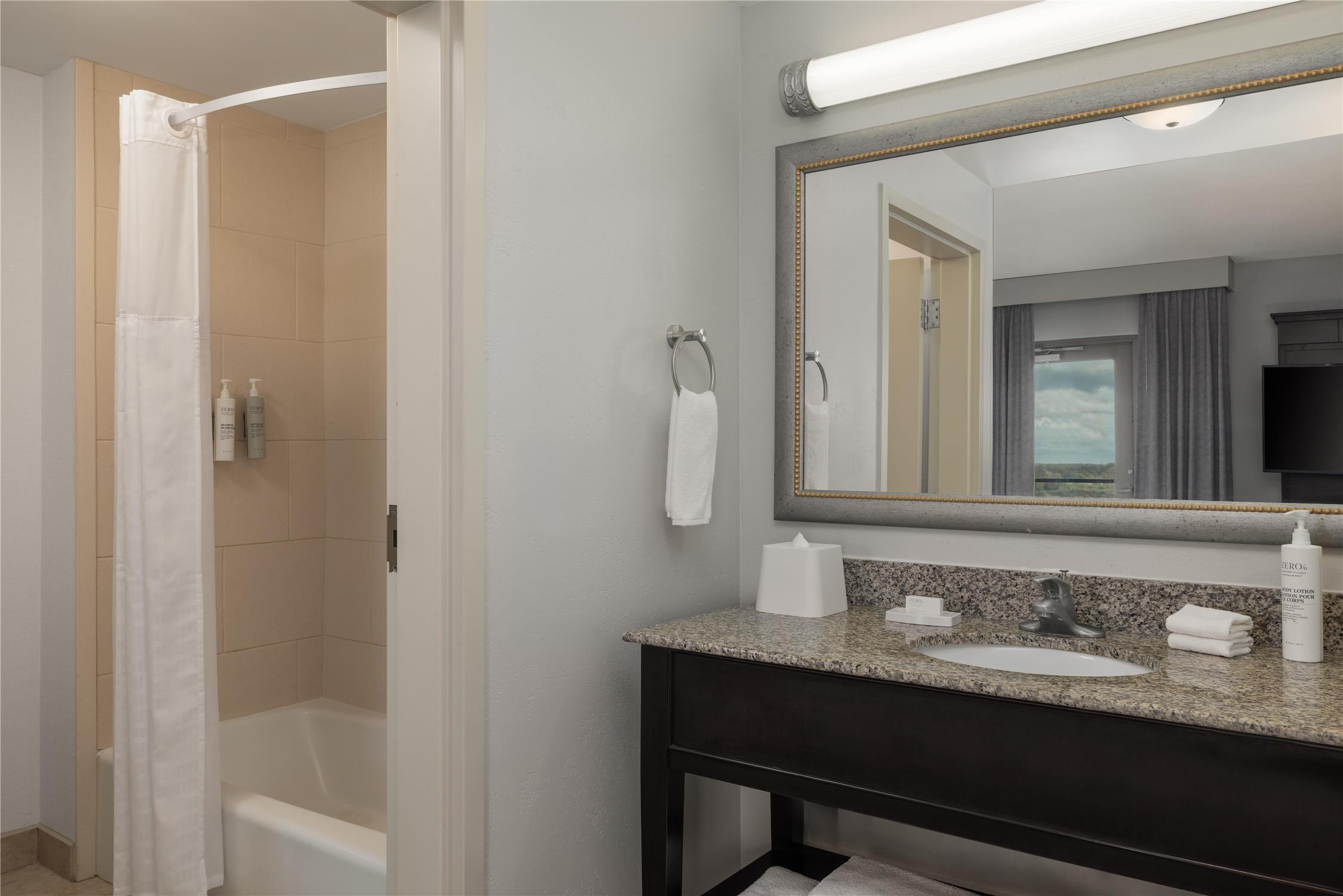 Studio, Suite, King Bed, Balcony