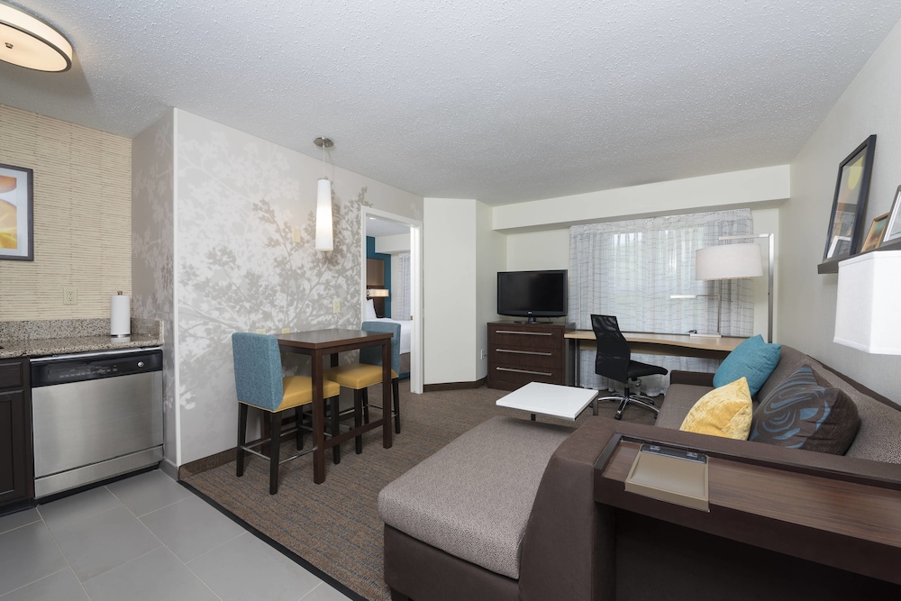 Residence Inn Grand Rapids West 26/40