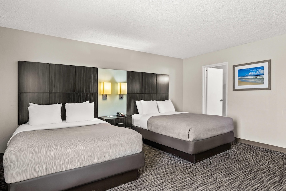 STANDARD, 2 QUEEN BEDS