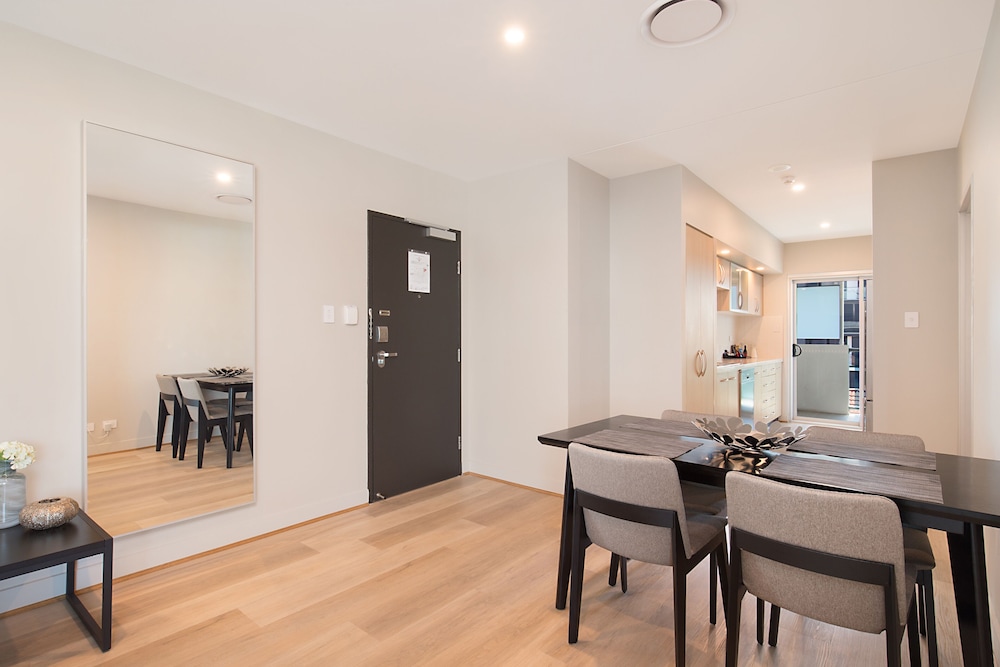 Jephson Hotel Apartments 43/53