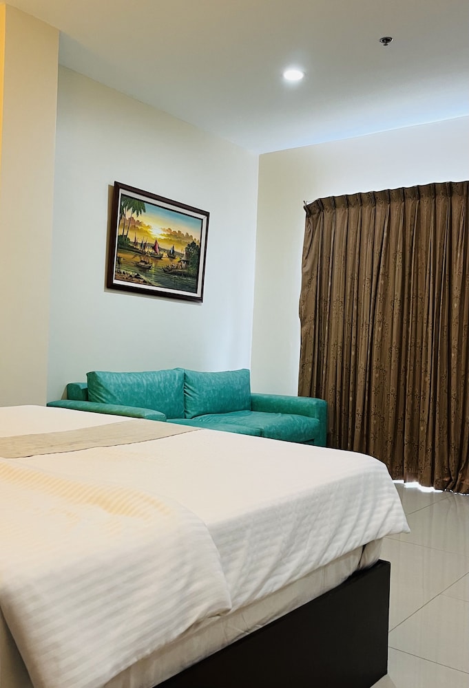 Sierra Hotel 25/46