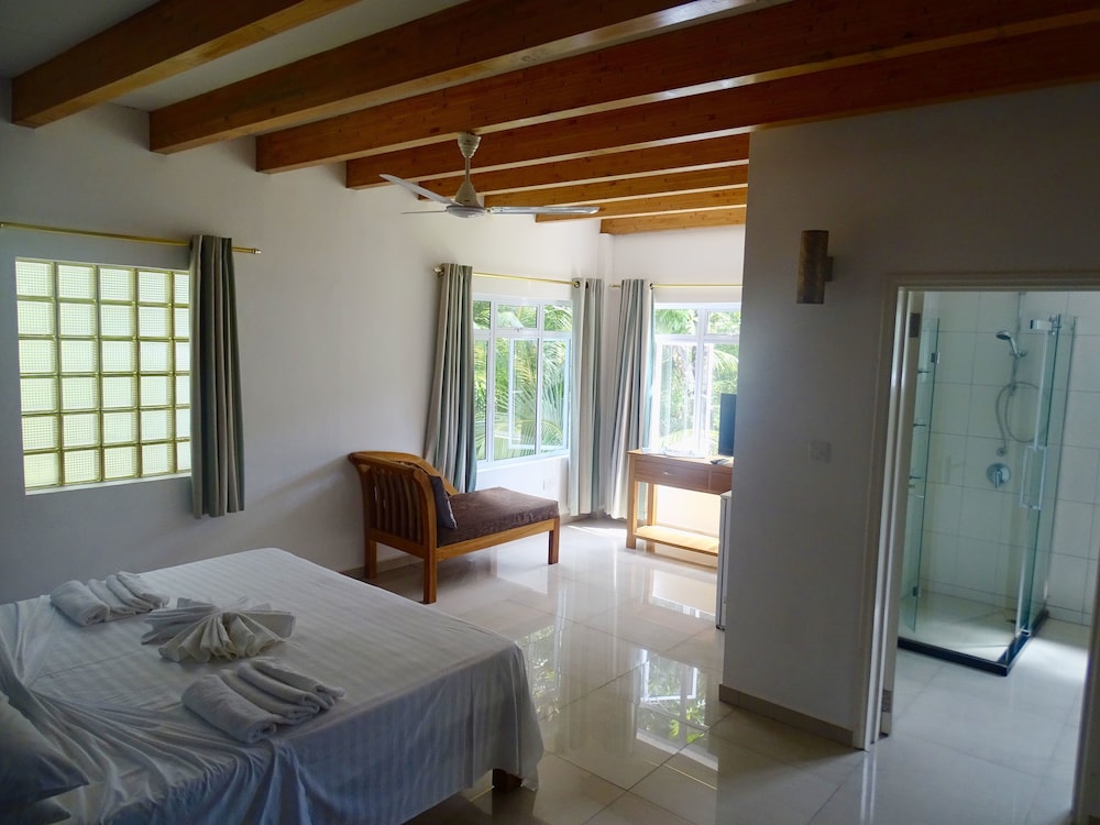 La Modestie Villa 13/50