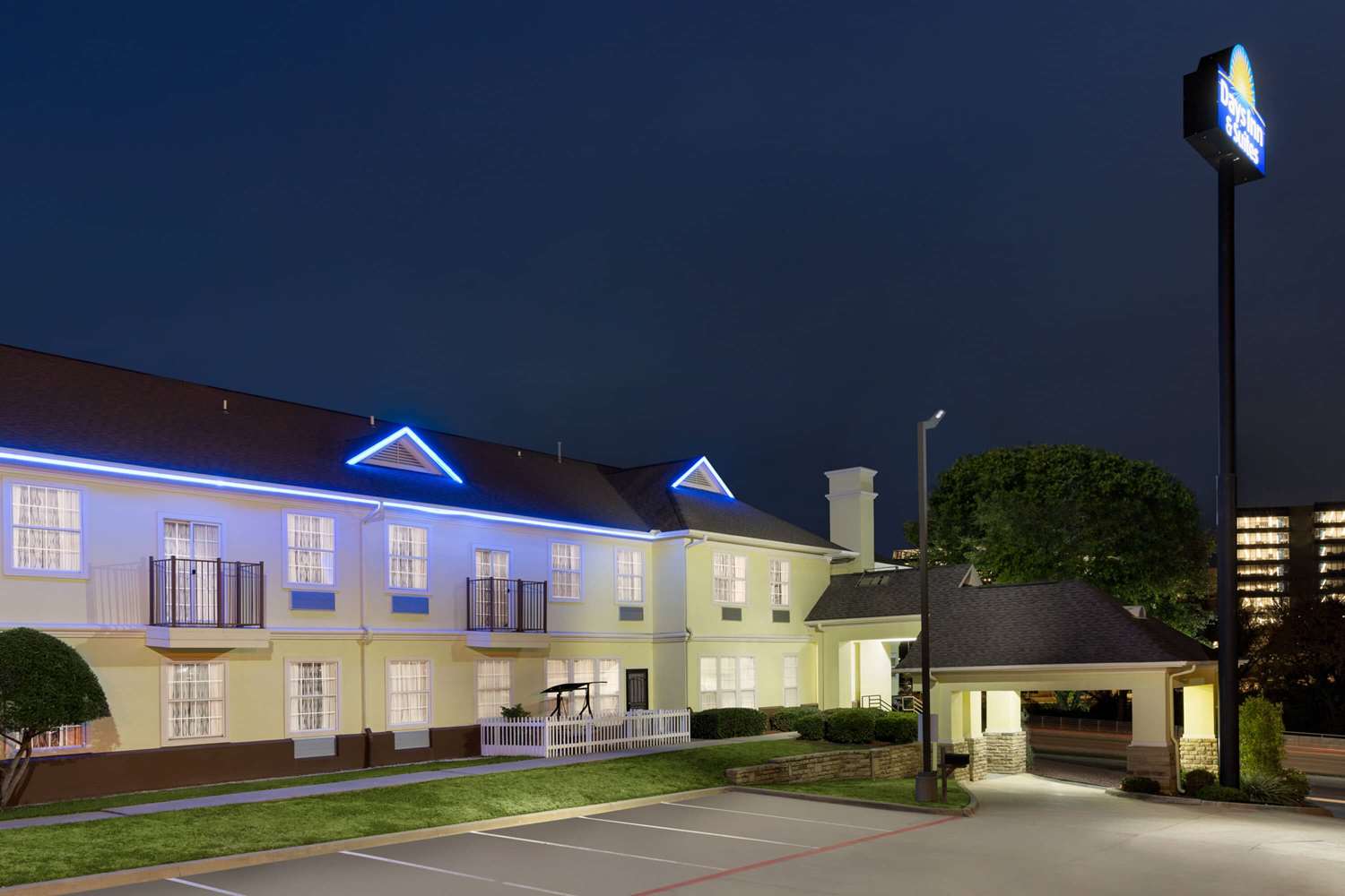 Days Inn and Suites by Wyndham Euless DFW Airport South 1/57