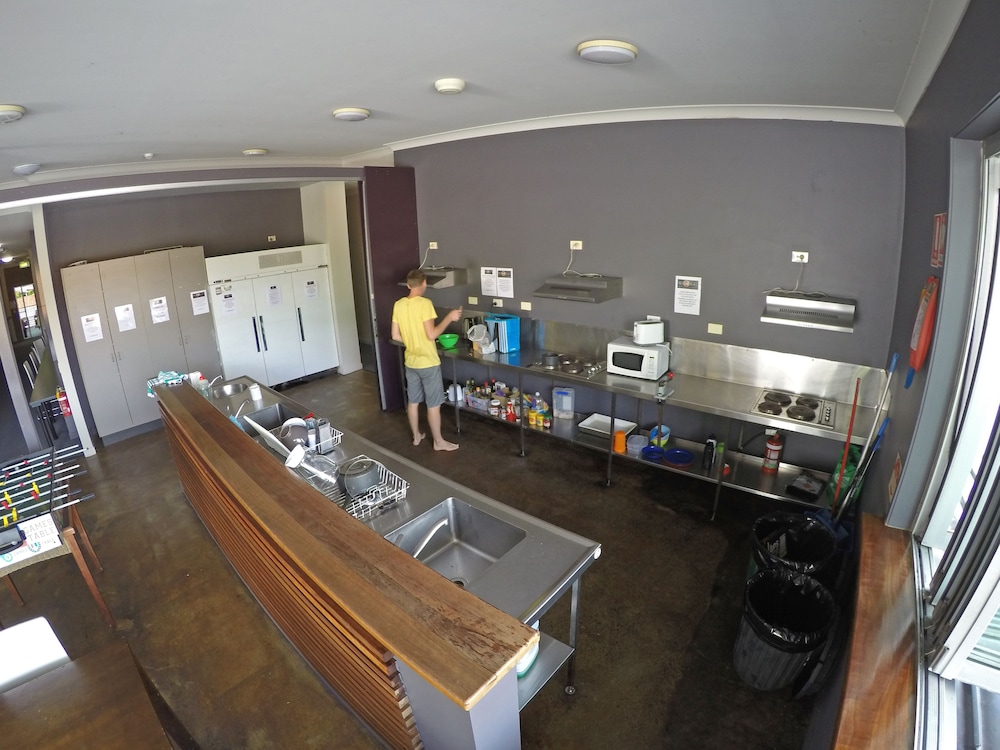 Global Backpackers - Port Douglas 5/29
