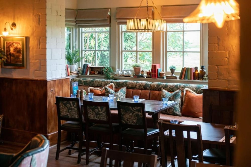 Crown Inn 37/47