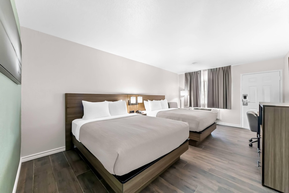 Efficiency, 2 Queen Beds