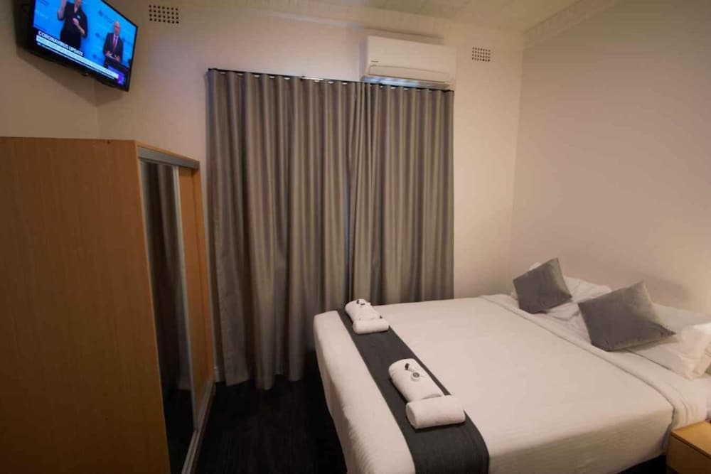Sydney Junction Hotel 15/30