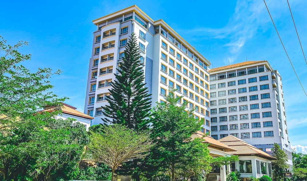 K Park Grand Hotel 8/76