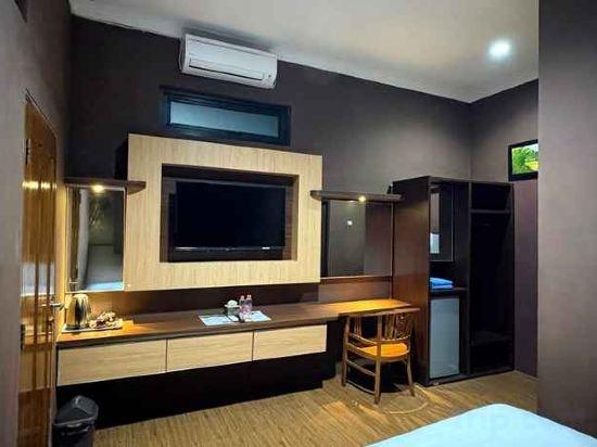 VIP، Hotel Khalista 2/2