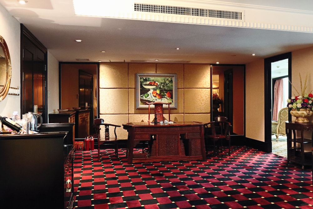 ROYAL MEDITERRANEAN HOTEL 44/47