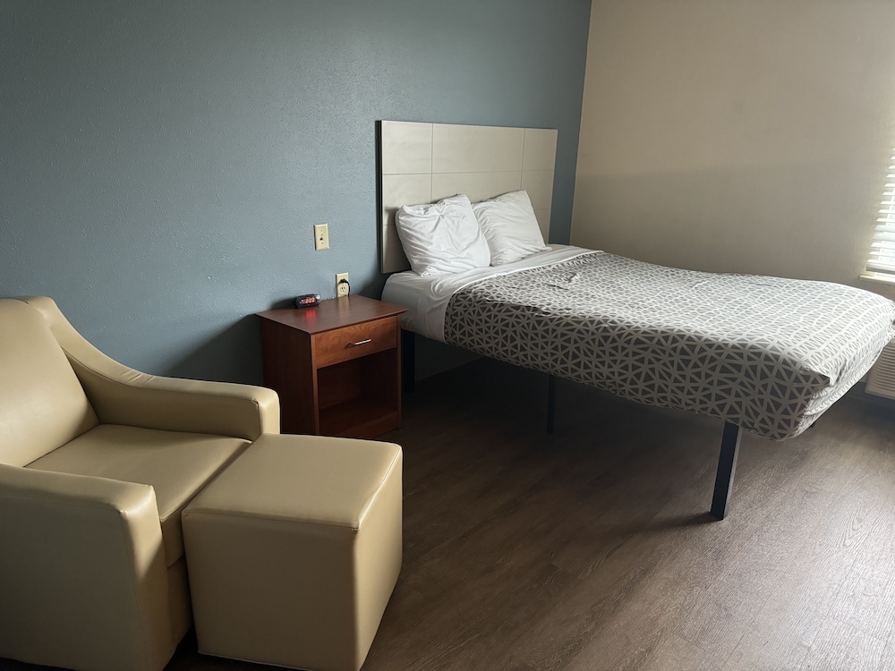 WoodSpring Suites St. Louis St. Charles 12/37