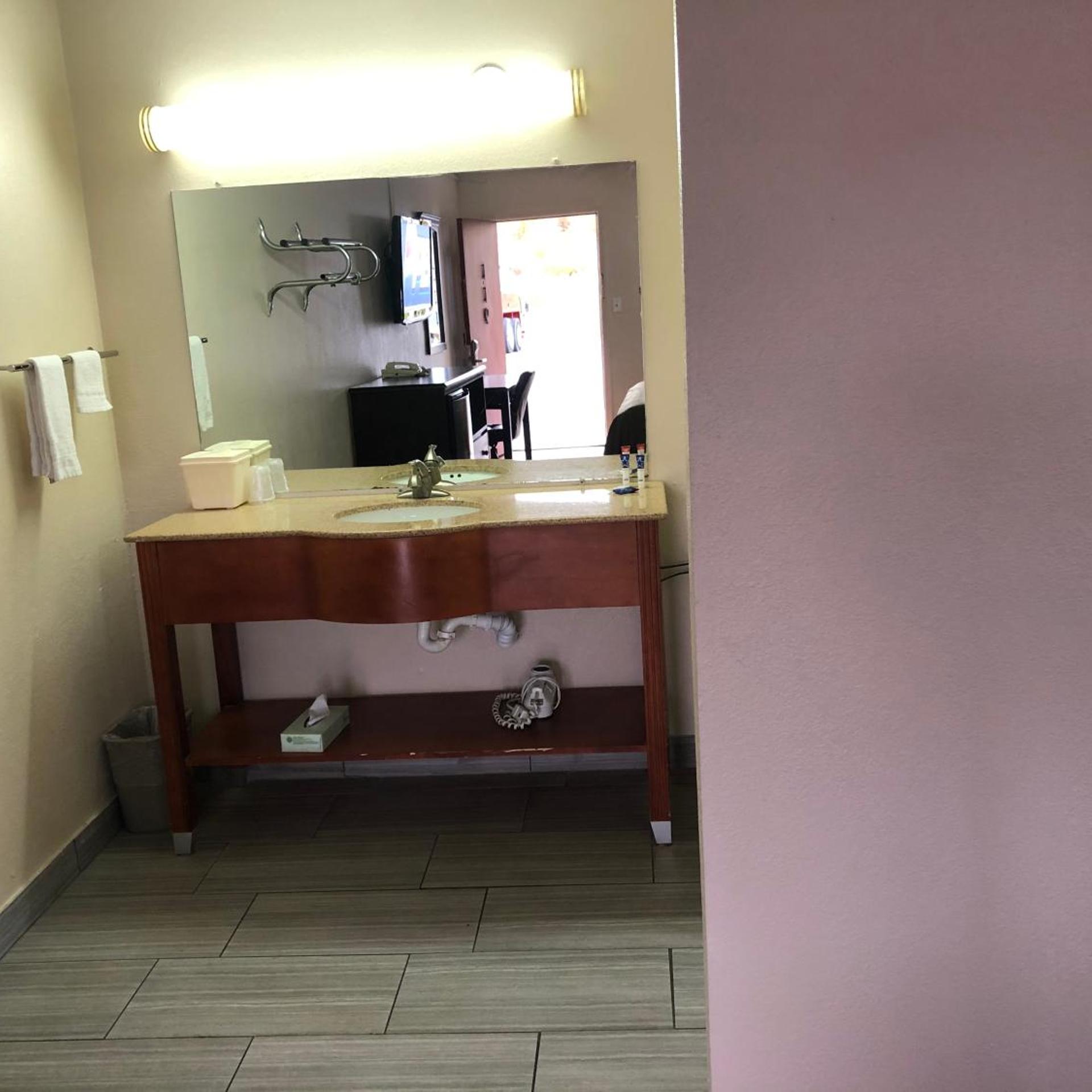 Americas Best Value Inn Lebanon 20/20