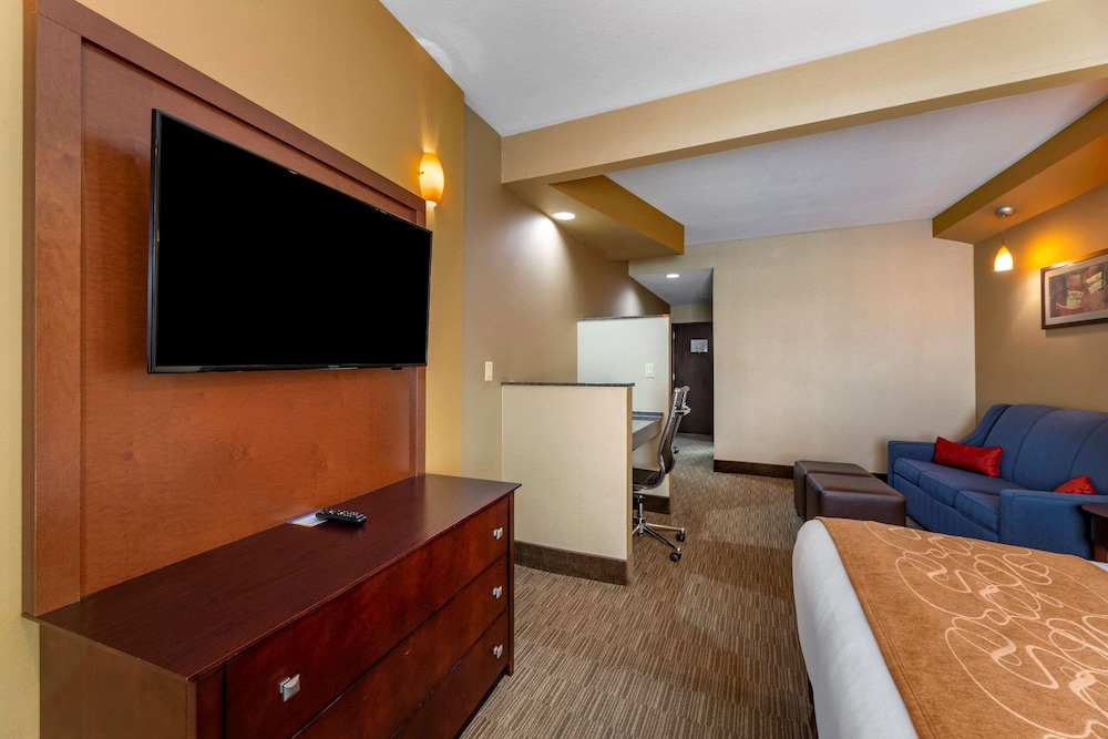 Comfort Suites Perrysburg - Toledo South 34/49