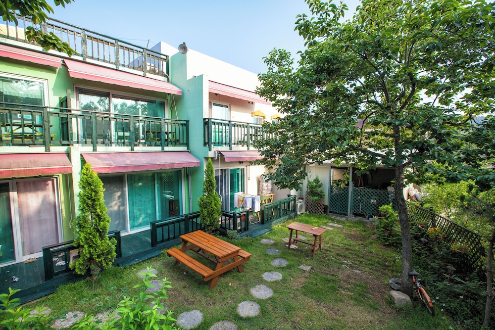 Bellus Rose Pension Hotel 2/64