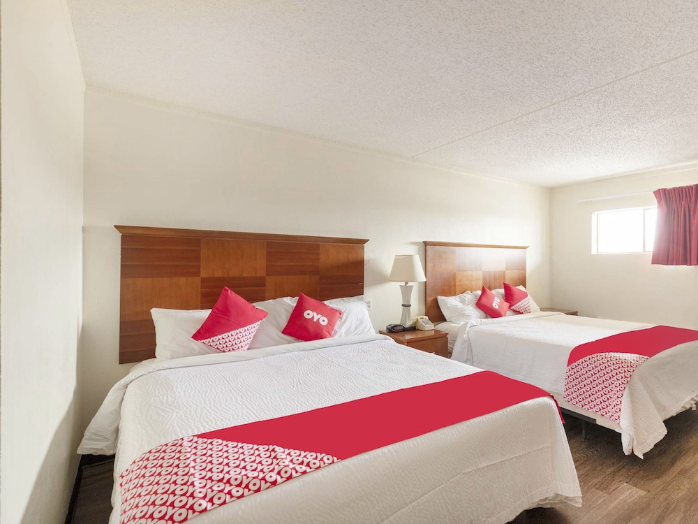 Oyo Hotel San Antonio Lackland AFB/Seaworld Hwy 90 W 22/52
