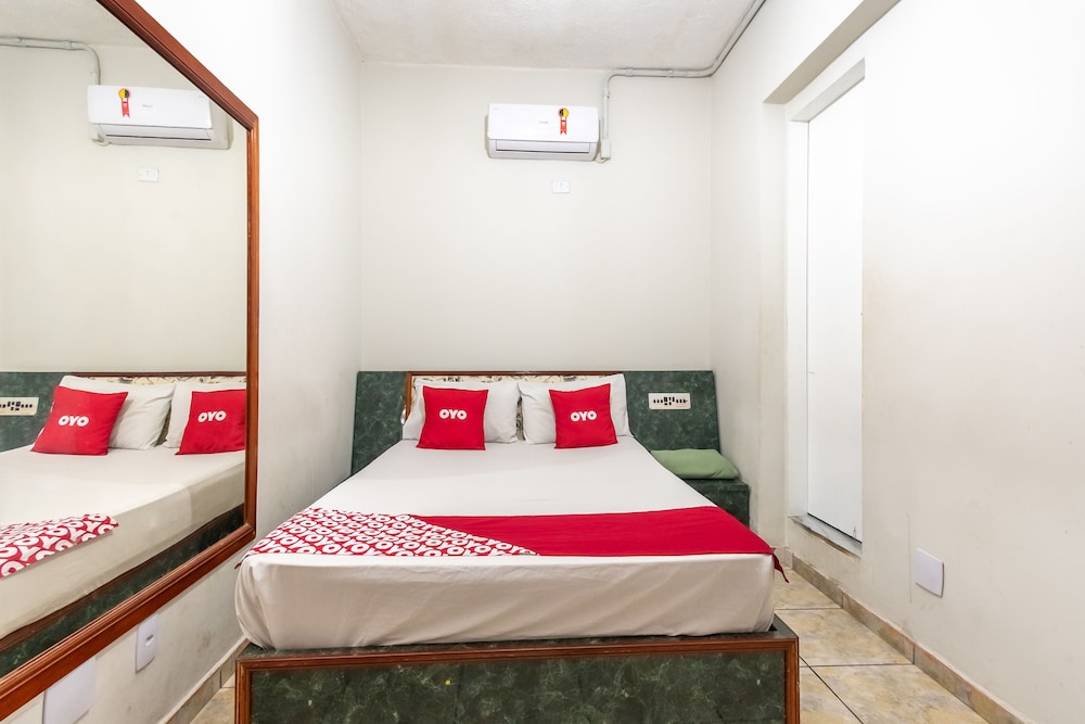 ROOM, DOUBLE BED