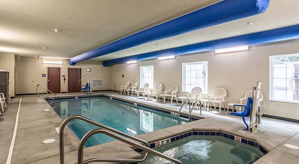 Cobblestone Hotel and Suites - Erie 27/50