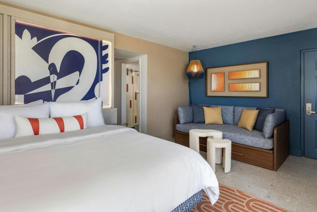 Cove, Plus, Junior Suite, King Bed, Ocean View, Balcony