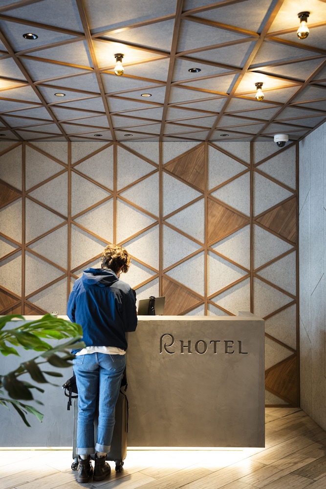 R Hotel Namba South 8/50