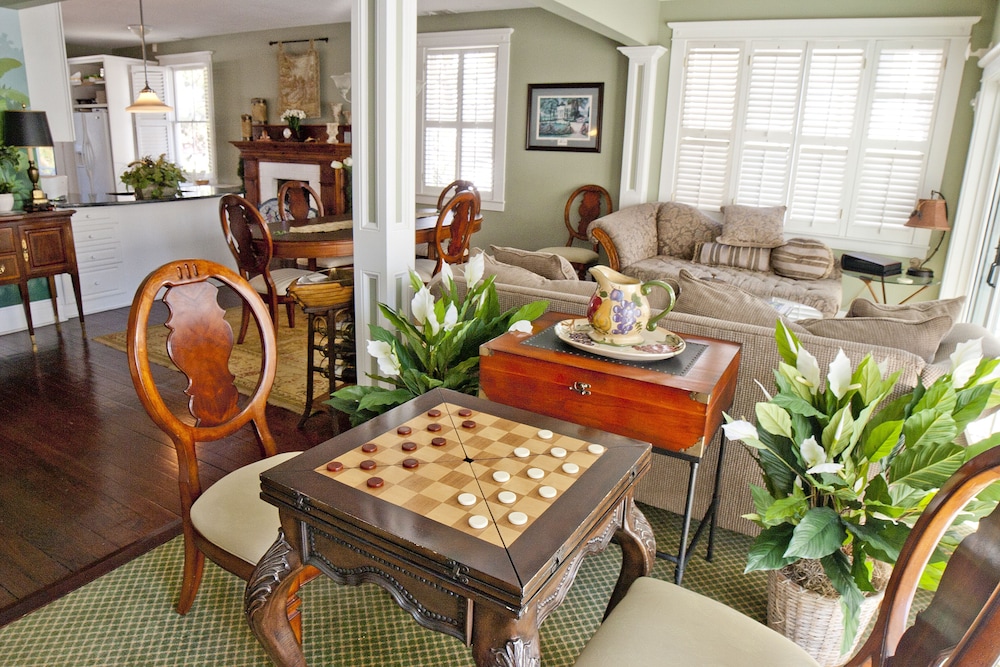 DeSoto Beach Bed & Breakfast 20/40