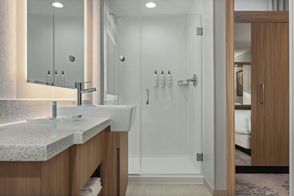 SpringHill Suites by Marriott Bettendorf 27/35
