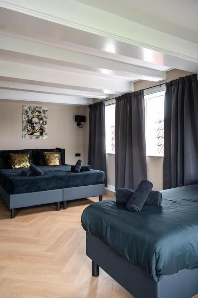 Hotel 83 9/31