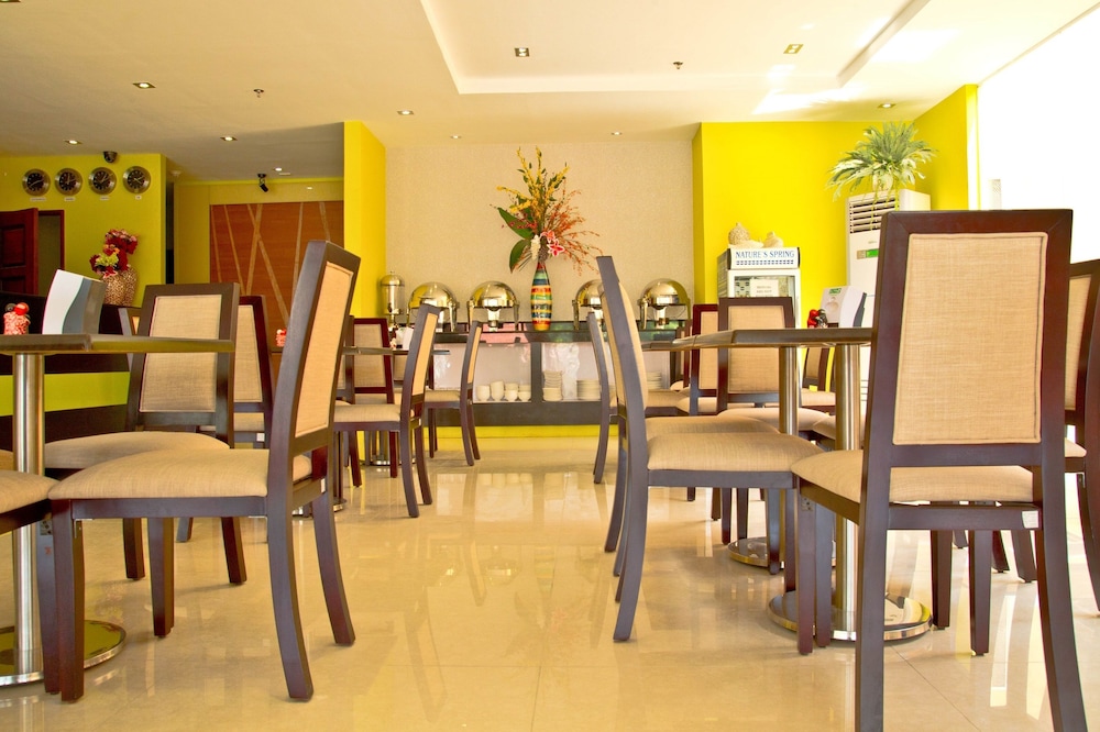 Canberry Hotel 38/49