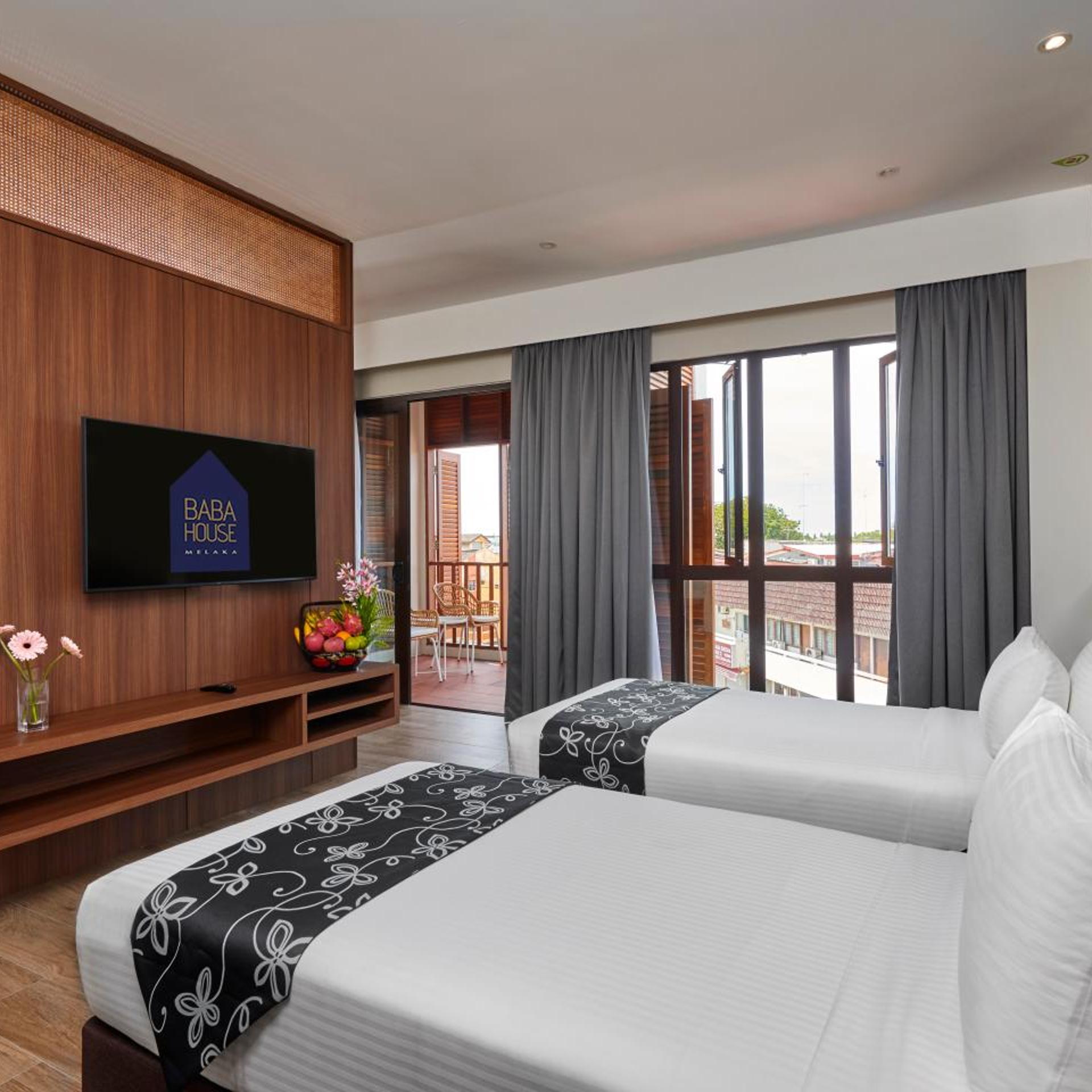 Plus, Deluxe, Twin Beds, Balcony