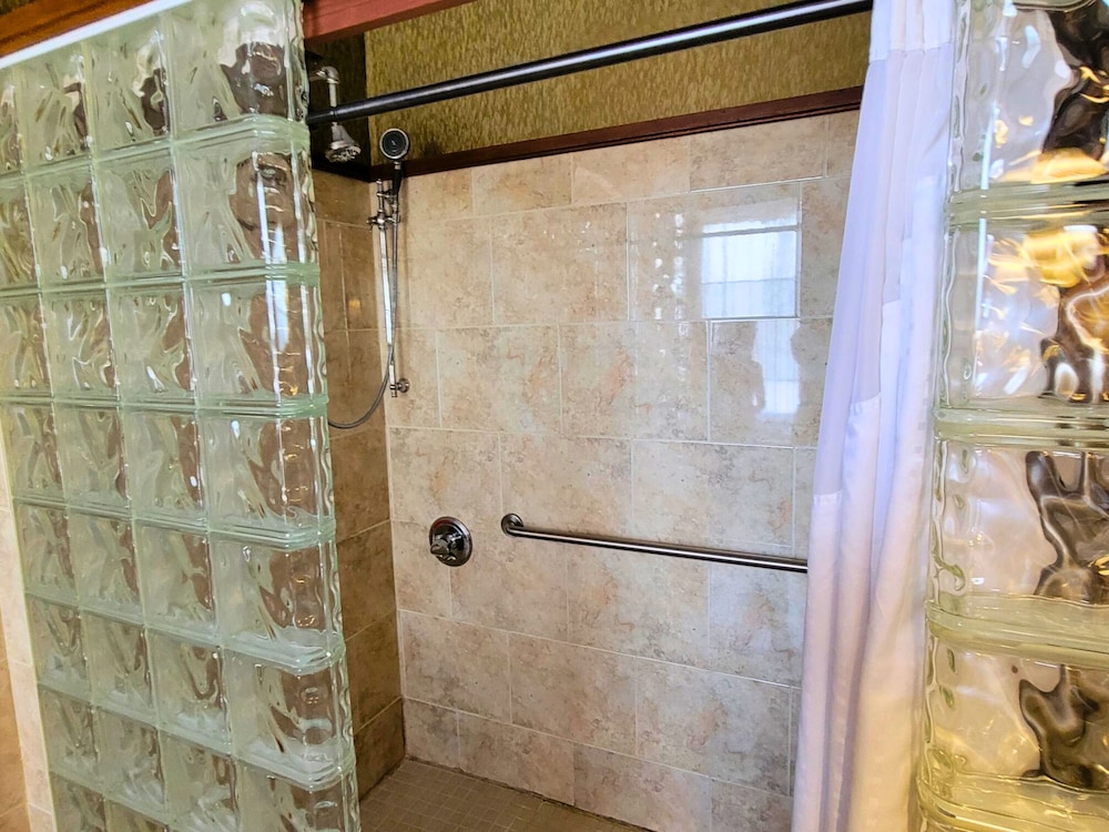 Altland House Inn and Suites 50/50
