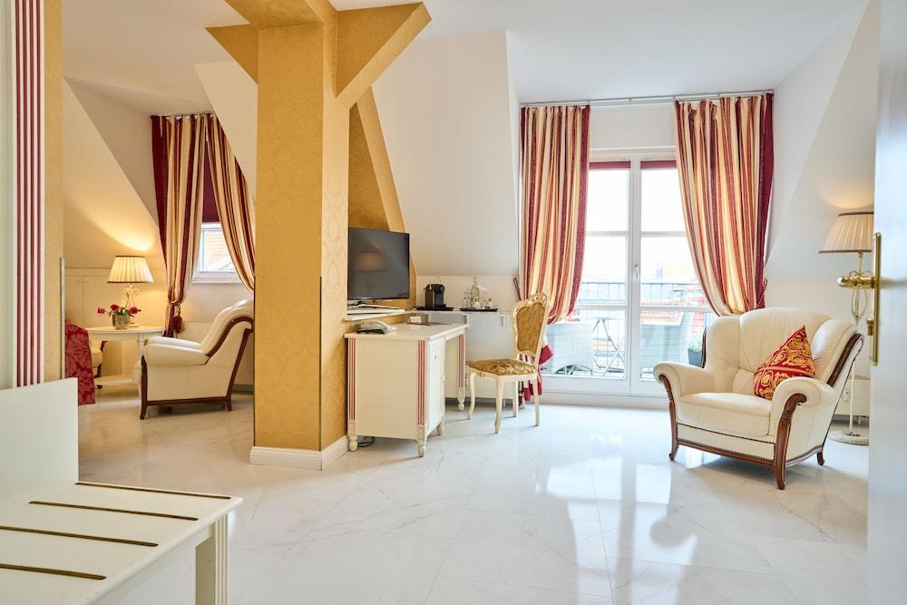 Spa, Suite, Balcony