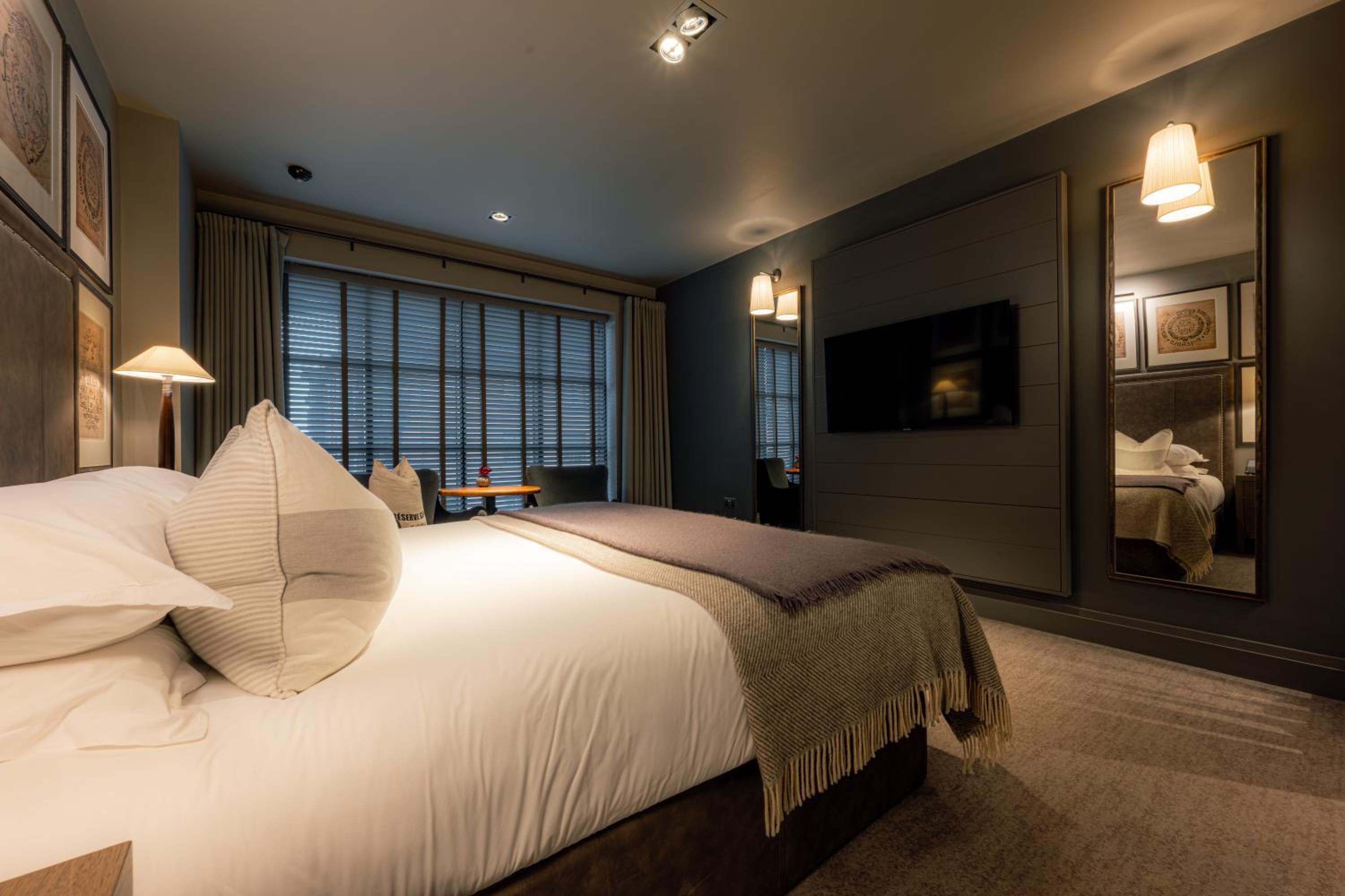 Classic, King Bed, Queen Bed