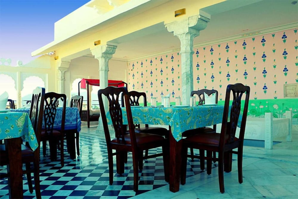 Hotel Amar Kothi 37/46