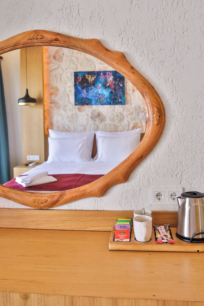 Atalante Hotel 9/50