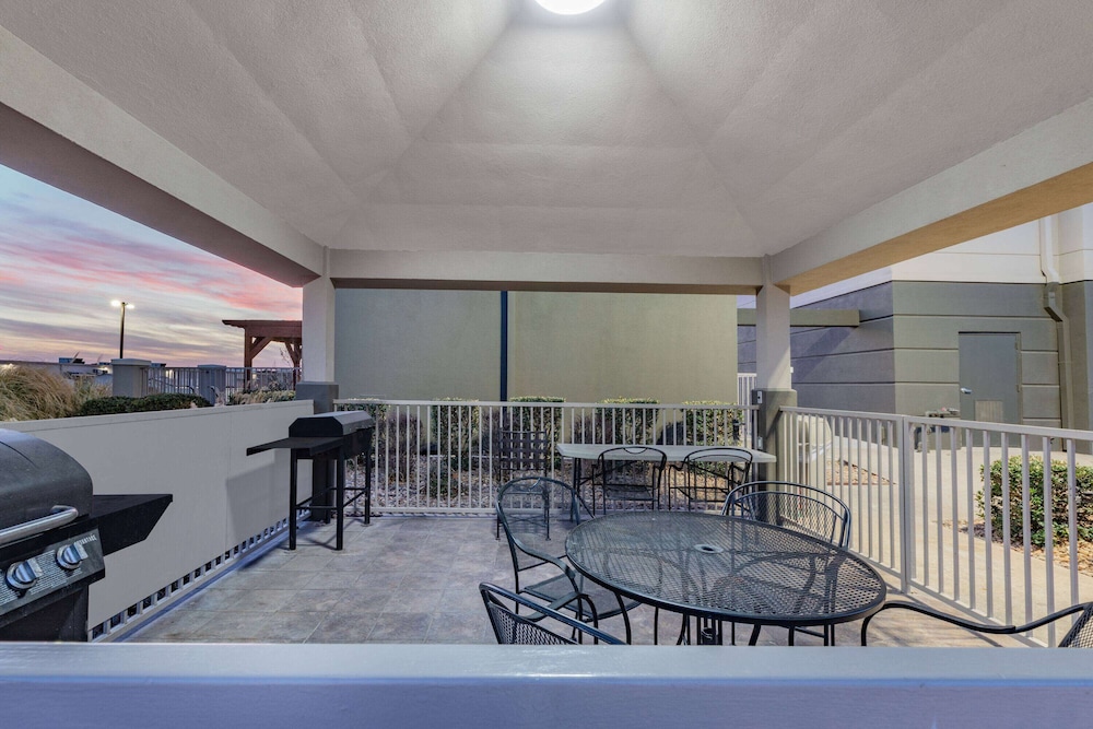 La Quinta Inn & Suites by Wyndham Ardmore 20/23