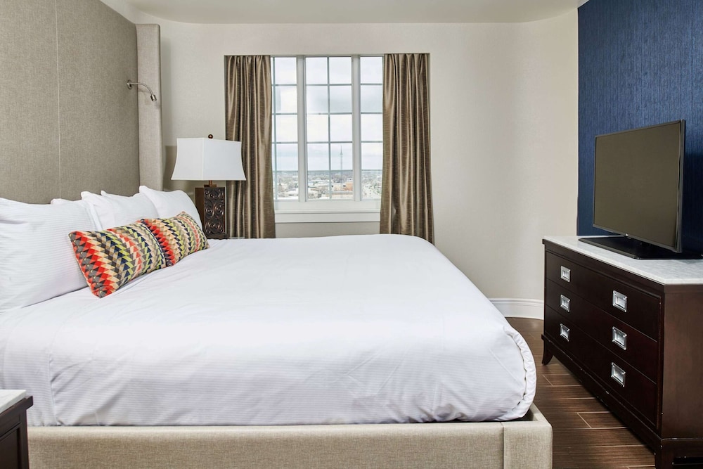 2 Bedrooms, Presidential, Suite, King Bed