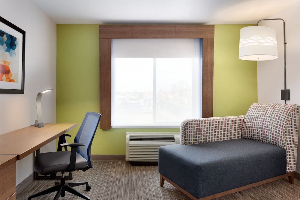 Holiday Inn Express Hotel And Suites Merced 50/52